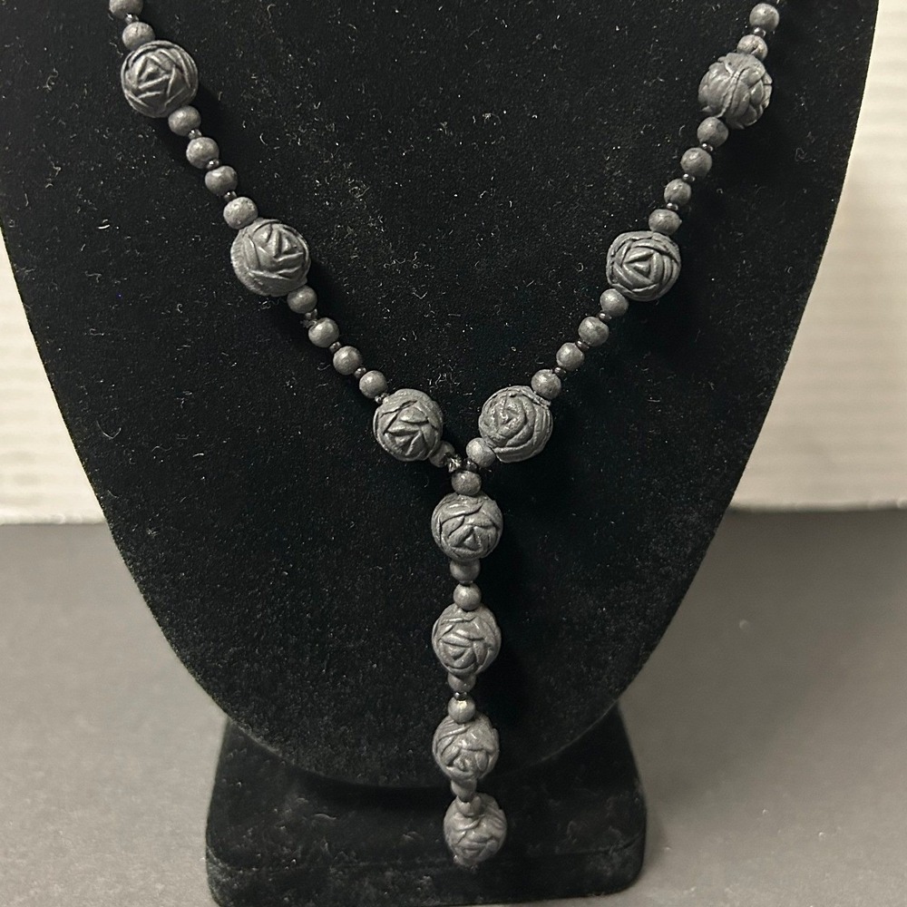 Vintage‎ Lariat-Style Necklace Gray Metallic Rose Bead Gothic